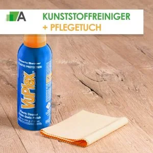 Set aus VuPlex Kunststoffreiniger und weichem Pflegetuch auf Holzplatte